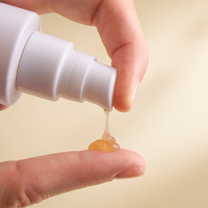 Wildcraft-Brighten Vitamin C Face Serum-Skincare-Brighten_VitaminC_FaceSerum_Pump_2-1-The Detox Market |