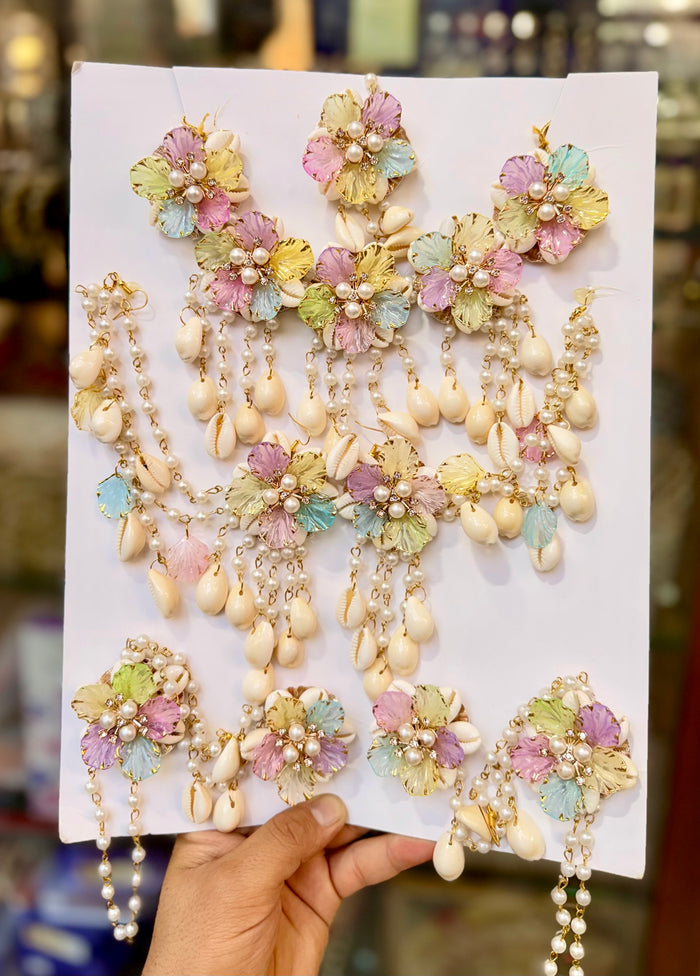 LIGHT MULTI COLOR HANDMADE SHELLS JEWELLERY K124