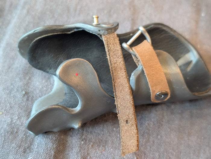 SMALL ALIEN SPIKE BRACER BLANK CAST