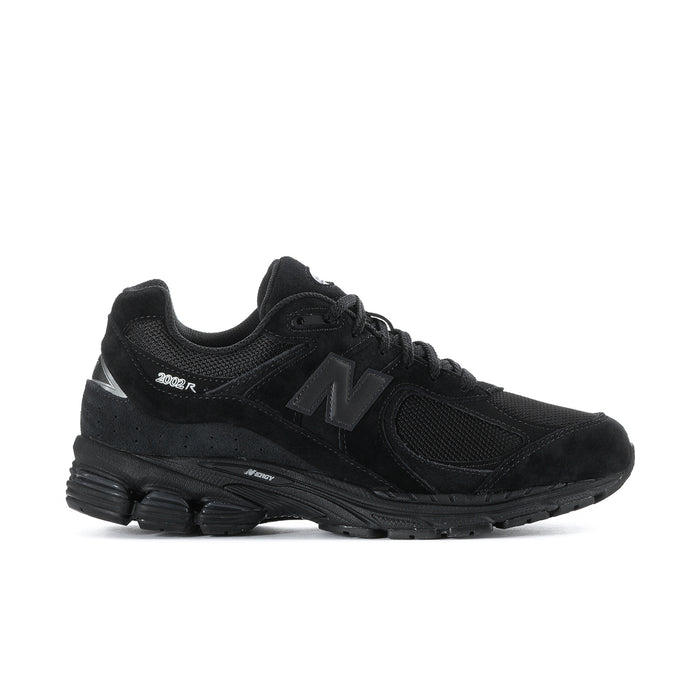 Men's black lace-up sneakers with padded collar and chunky rubber midsole
