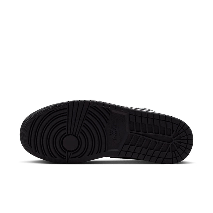 Black rubber outsole for low-top sneakers with traction grooves