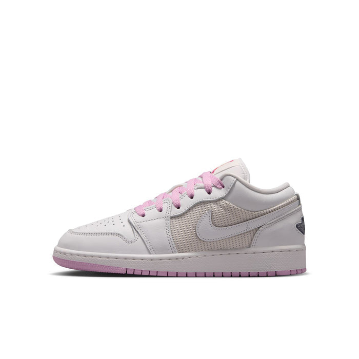 Youth low-top sneakers, white upper with pink laces, Nike swoosh, and pink-accented sole