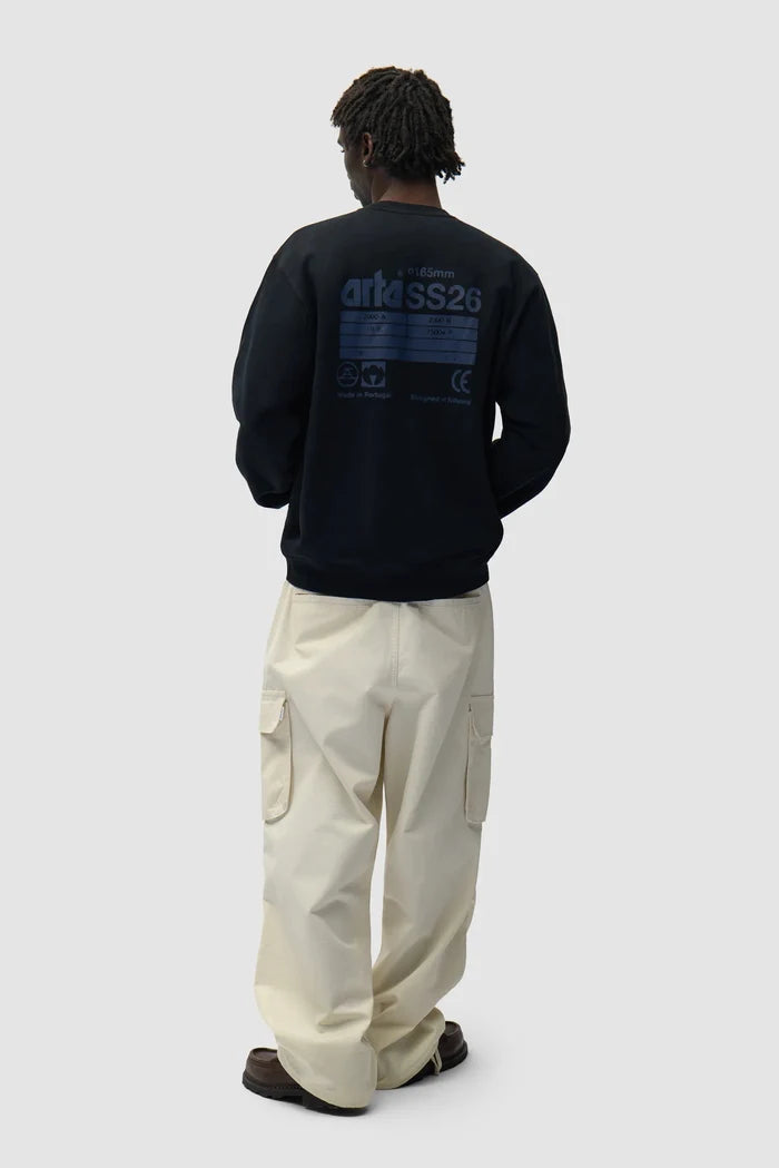 Arte Antwerp – Back SS26 Crewneck Black - Pulls et Sweats - SS26-155C