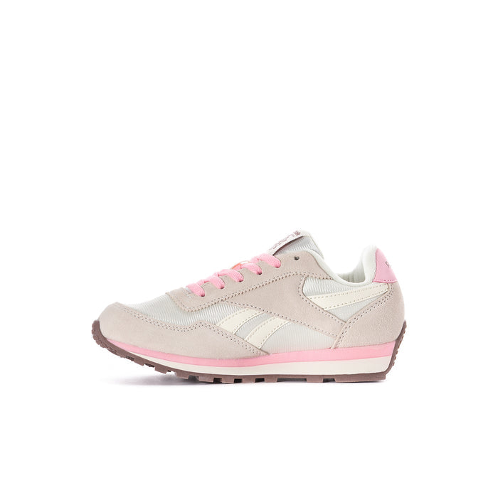 Kids' Reebok sneakers in chalk with pink laces, angled side profile