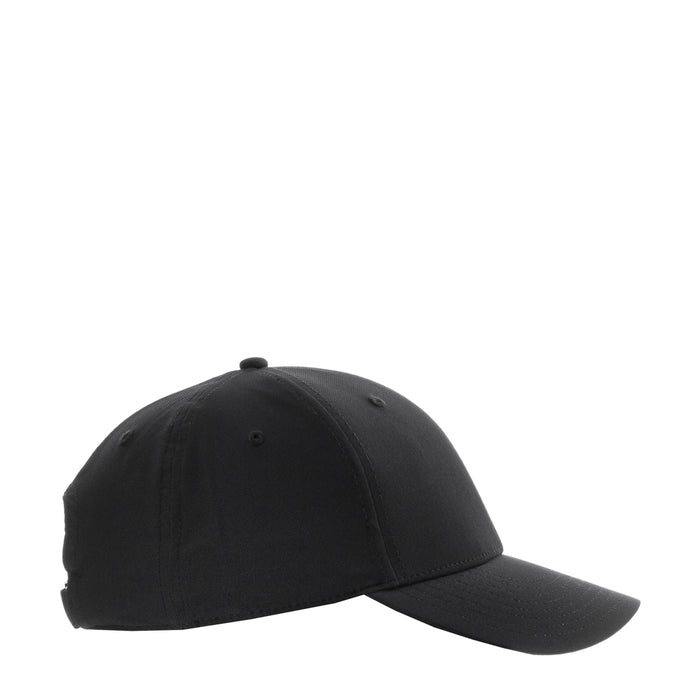 Black Nike cap with curved brim and low-profile crown