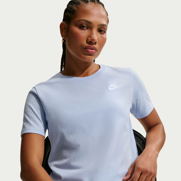 Women’s light blue Nike crew-neck tee, short sleeves, chest logo detail