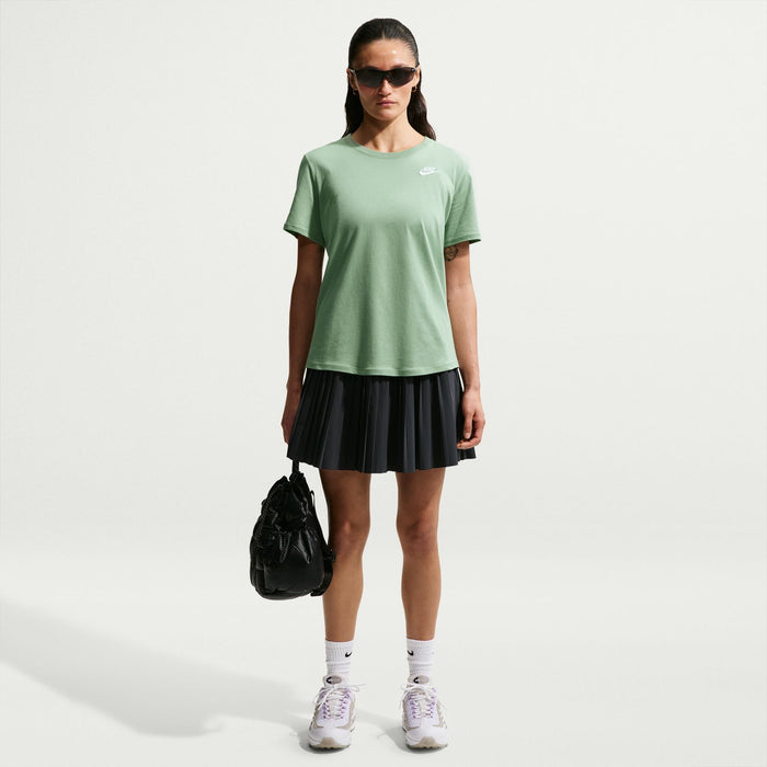 Women’s mint green crewneck T-shirt with short sleeves and Nike swoosh on front
