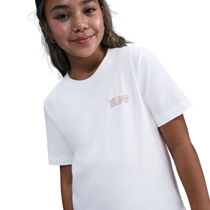 White youth T-shirt with small chest Nike logo and short sleeves