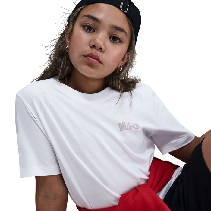 White youth T-shirt with small chest Nike logo, crew neck detail