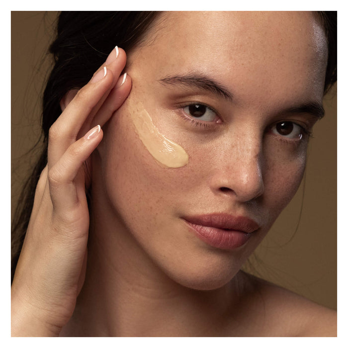 PersonUsing Antipodes Diem VitaminC Pigment-Correcting WaterCream