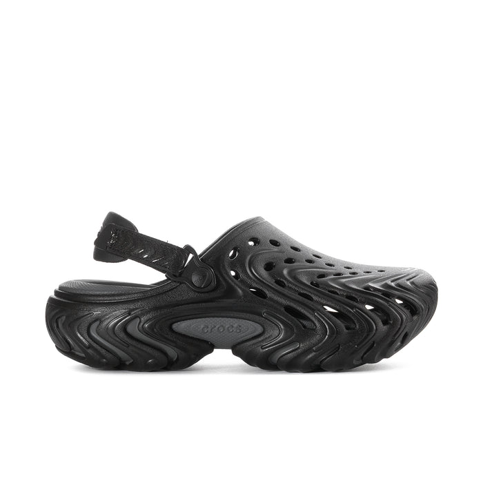 Men's black clogs with perforated upper and adjustable heel strap