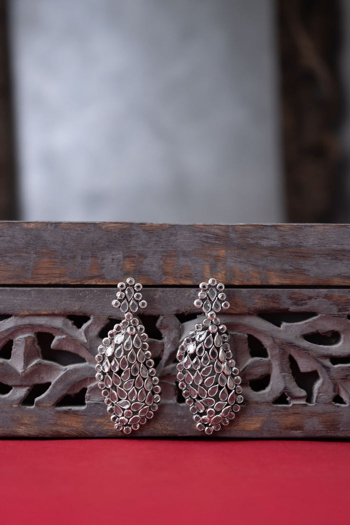 Essence Scintillating Drop Earring