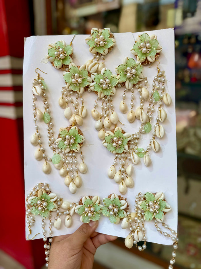 PISTA GREEN HANDMADE SHELLS JEWELLERY K115
