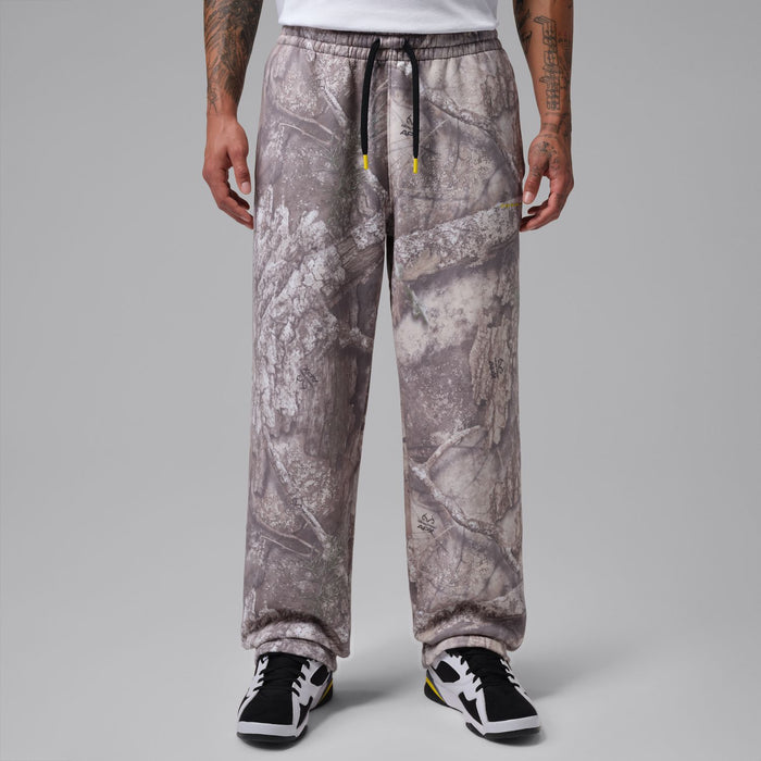 Realtree men's camo jogger pants with elastic waistband, open cuffs, side pockets