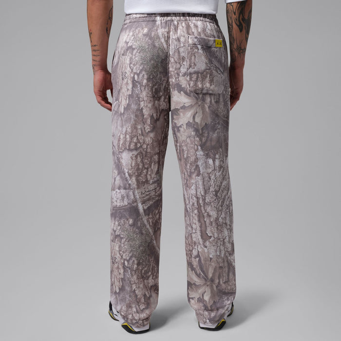 Realtree men's camo pants with rear patch pockets and open cuffs