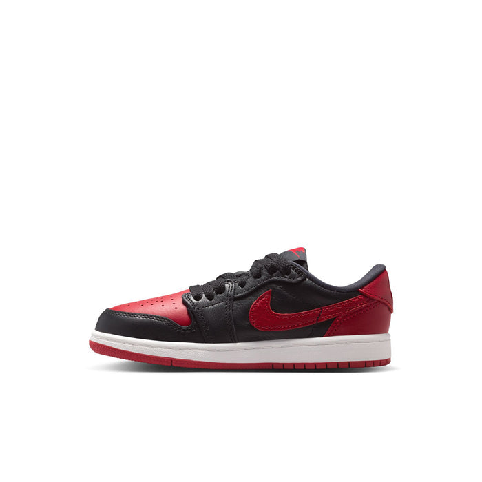 Kids low-top sneakers in black and red, side view with red swoosh and lace-up.