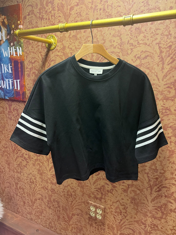 Entro sailor top featuring classic navy and white stripes, with a boat neckline and long sleeves, casual and stylish for everyday wear.