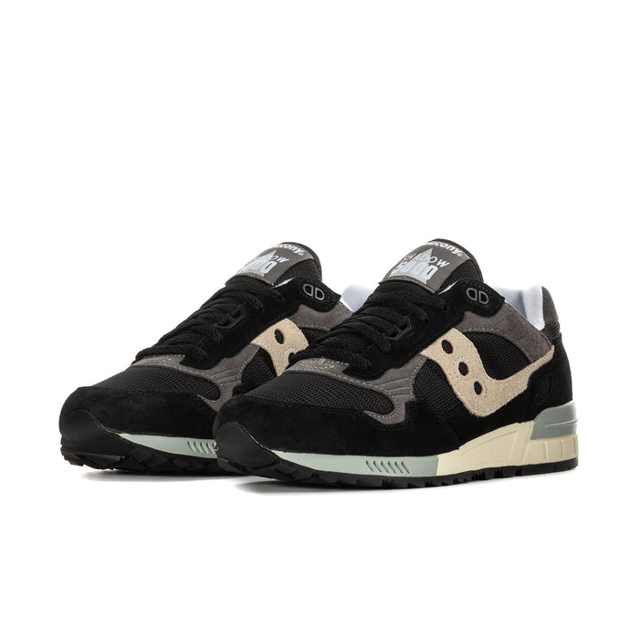 Men's Saucony Shadow 5000 sneakers, pair side view, black with cream logo panels.