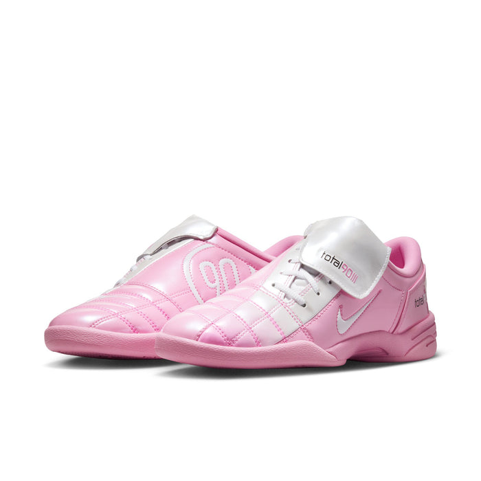 Pink and white women's sneakers with two-tone panels and front laces