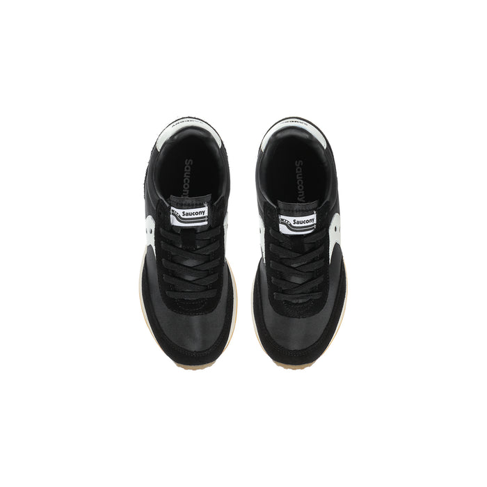 Kids black Saucony sneakers, front view, lace-up with white tongue label