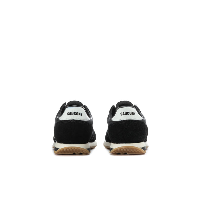Kids black Saucony sneakers, heel view, contrast logo detail and gum outsole