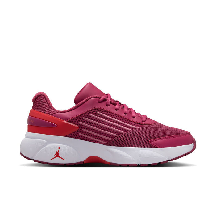 Women’s low-top running shoes in berry pink with lace-up mesh and white foam sole