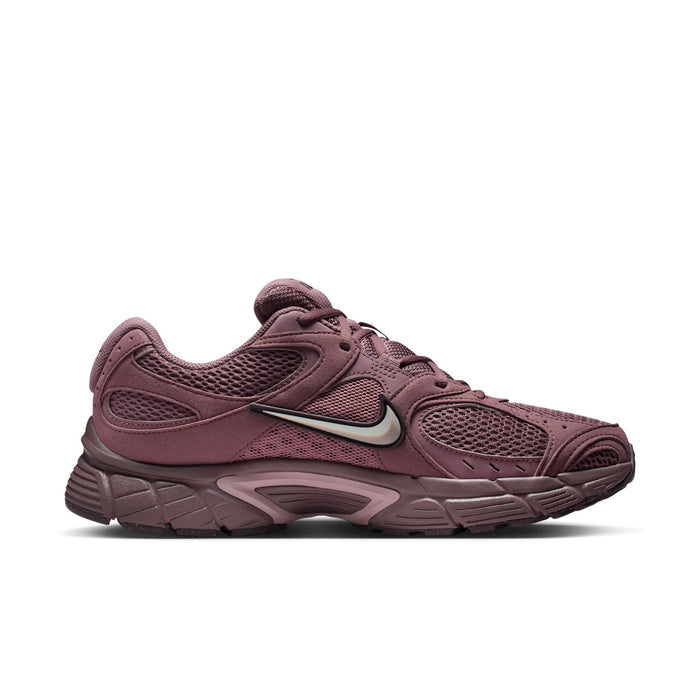 Men's athletic sneakers in dusty mauve with NIKE swoosh and cushioned sole