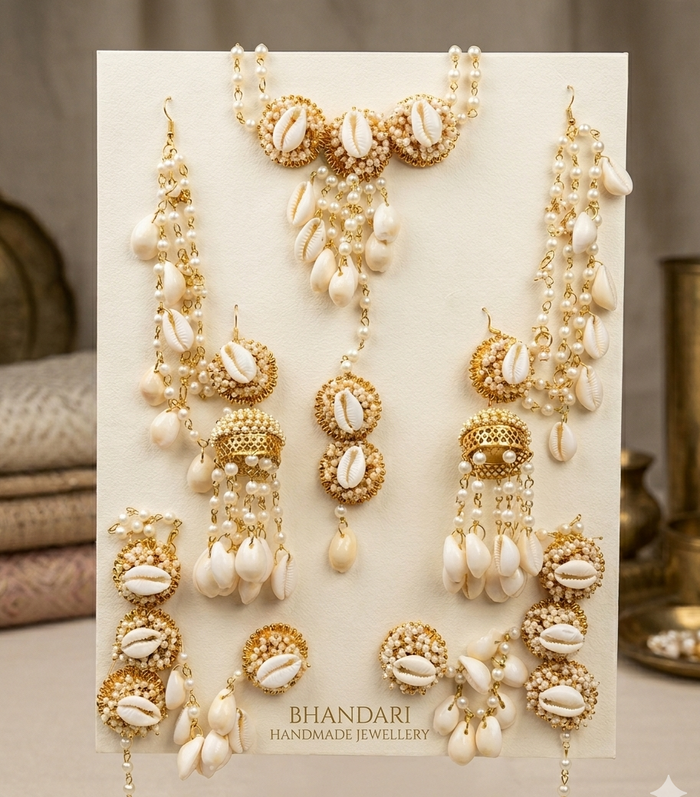 WHITE COLOR COWRIE SHELLS JEWELLERY SET K103