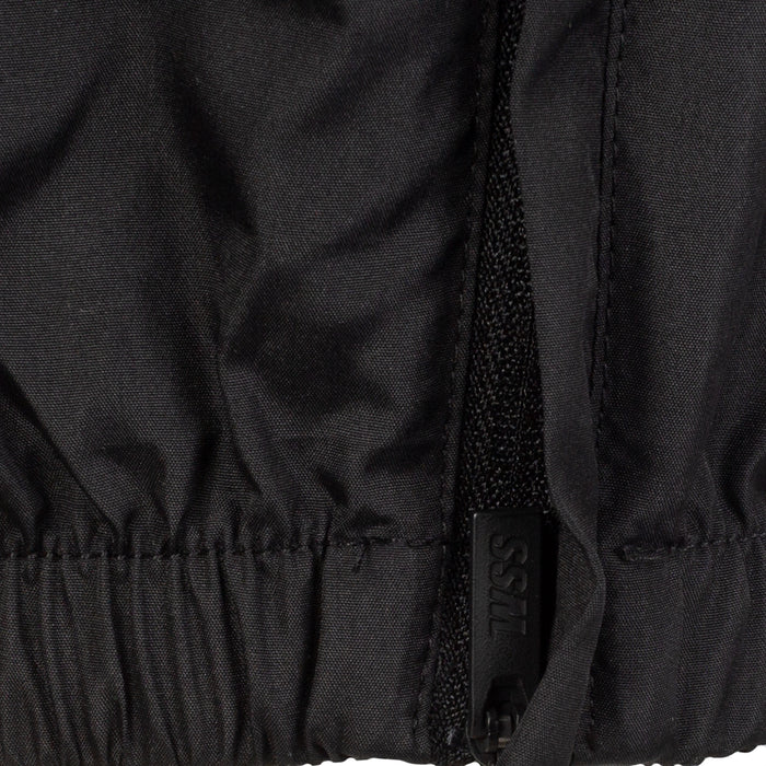 Black wind pant zipper with interior mesh lining